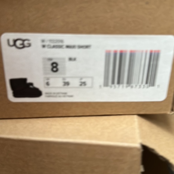 Ugg Women’s Classic Maxi Short Boot - Picture 7 of 7